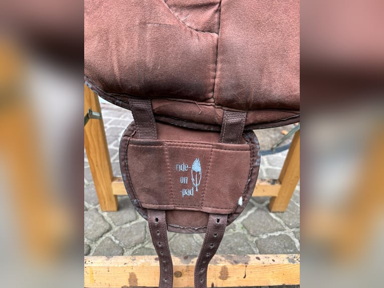 Barefoot  "Ride-on-Pad" Physio braun