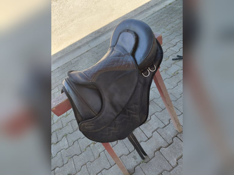 Baumloser sattel zu verkaufen