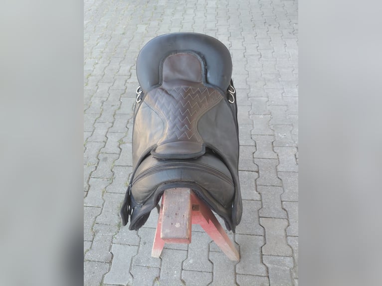 Baumloser sattel zu verkaufen