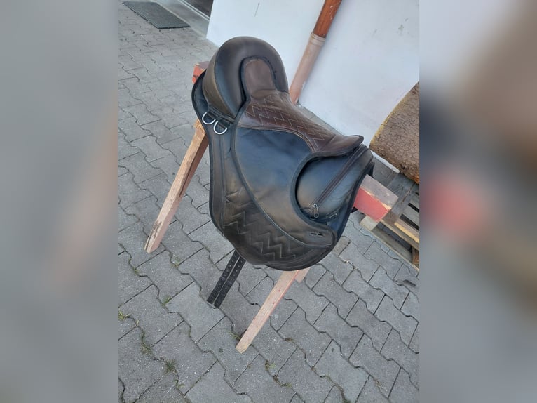 Baumloser sattel zu verkaufen