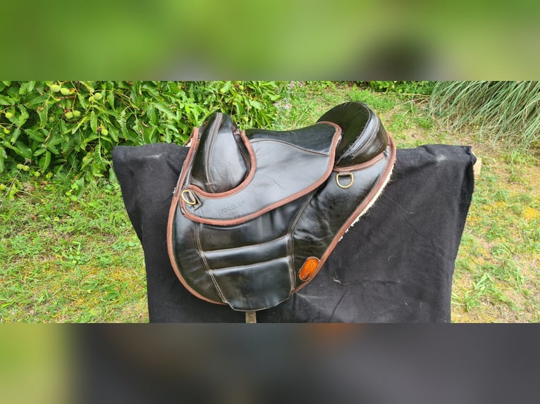 mehrere Sättel zu verkaufen wegen Aufgabe des Pferdesports