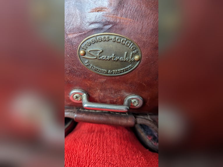 Schöner Baumloser Sattel von Deuber & Partner