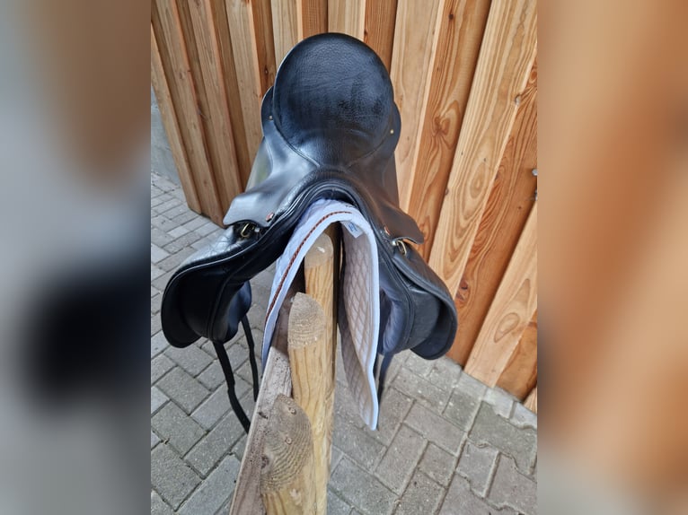 Albion Dressursattel SL 17,5 Zoll MW mittlere kammer 