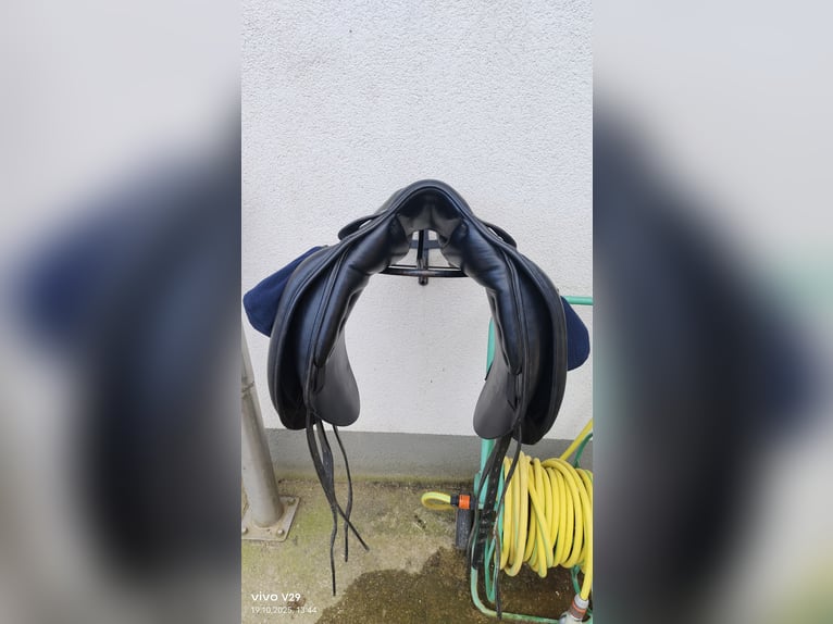 Amerigo Basso klassischer Dressursattel 17" top Zustand! Amerigo Basso klassischer Dressursattel 17" top Zustand!