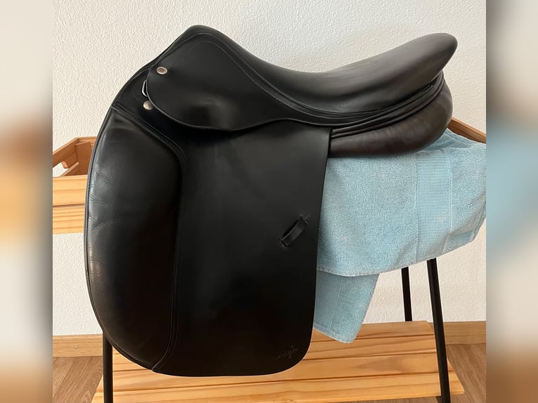 Amerigo Dressursattel 17,5 Zoll