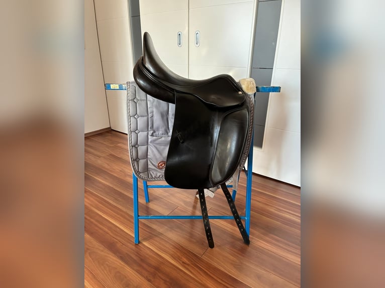 Amerigo Dressursattel 17,5 Zoll 