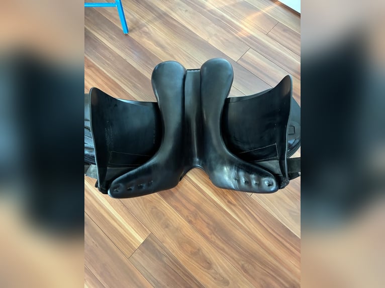 Amerigo Dressursattel 17,5 Zoll 