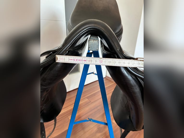 Amerigo Dressursattel 17,5 Zoll 