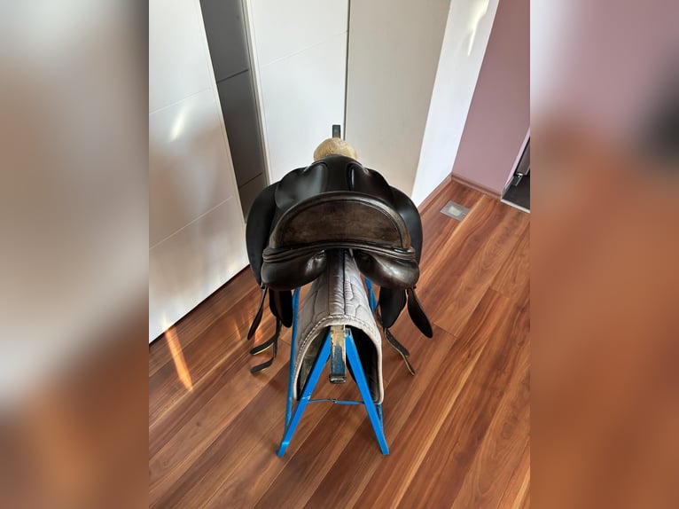 Amerigo Dressursattel 17,5 Zoll 