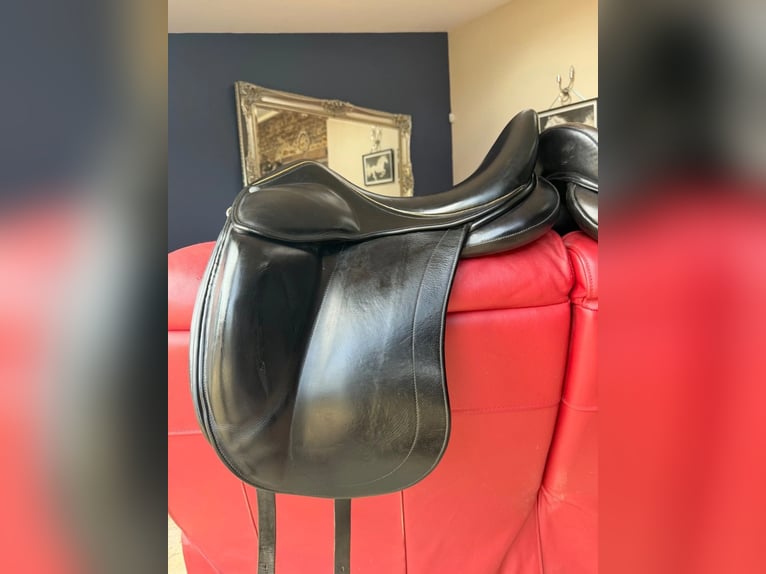 Childeric DGP Dressursattel. 17,5 Zoll MW. Sehr guter Zustand