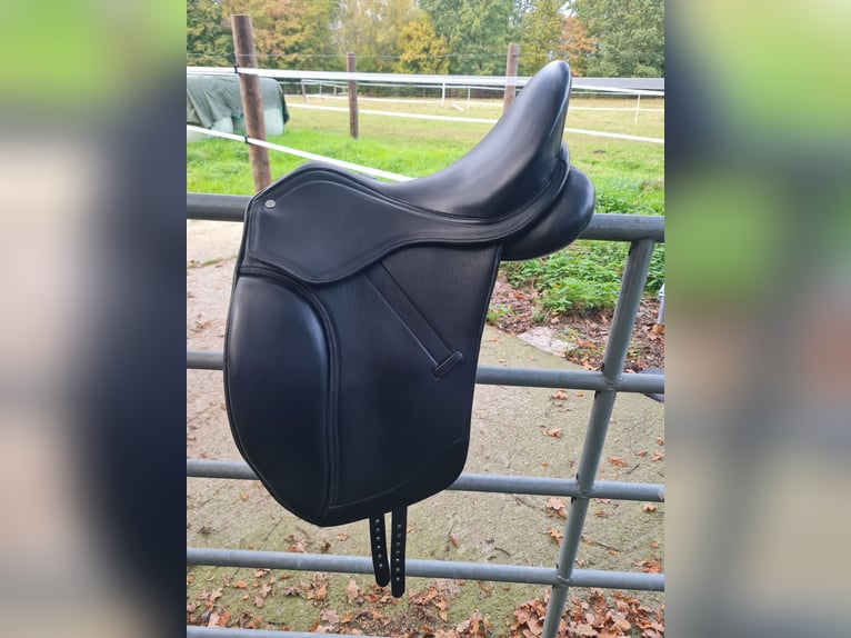 Dressursattel 17 Zoll  neu Dressurpferd reiten