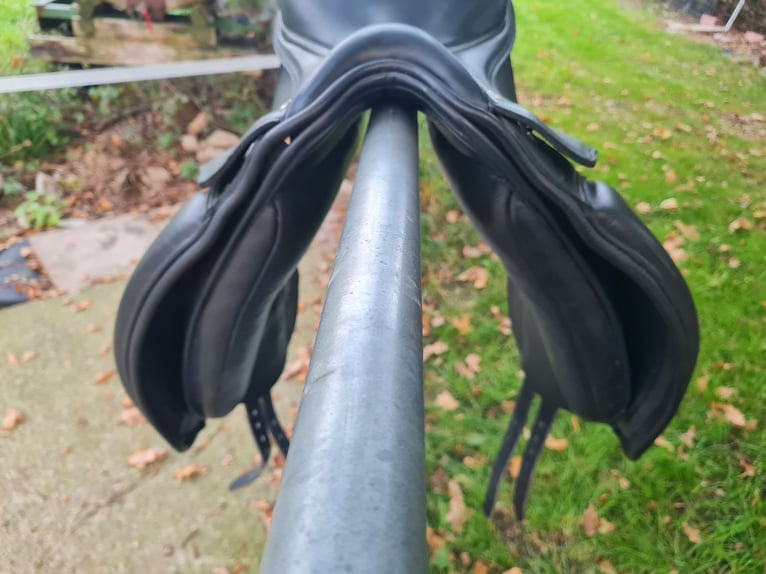 Dressursattel 17 Zoll  neu Dressurpferd reiten
