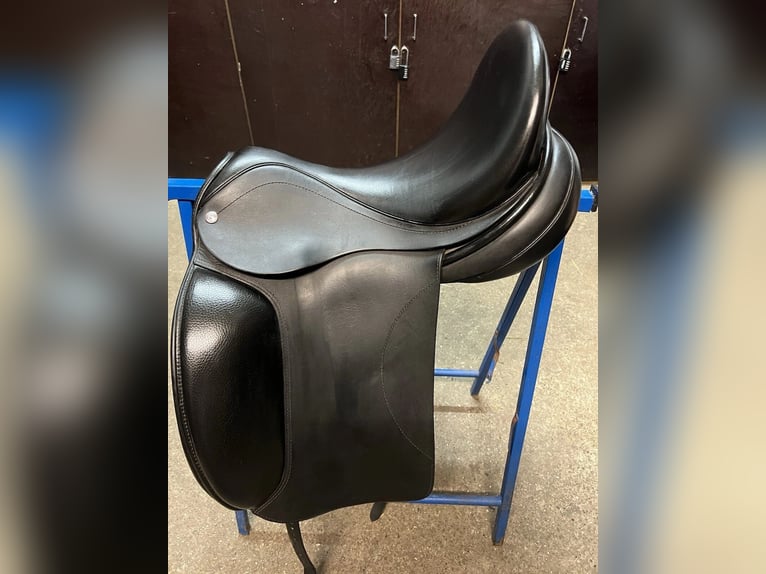 Dressursattel 17,5" Monoblatt – Zadelatelier Schutte – anpassbar – Top Zustand