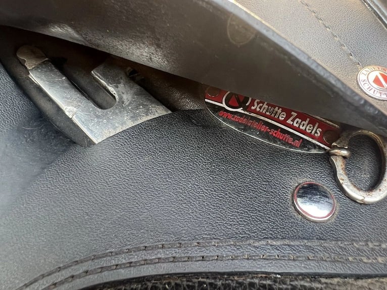 Dressursattel 17,5" Monoblatt – Zadelatelier Schutte – anpassbar – Top Zustand