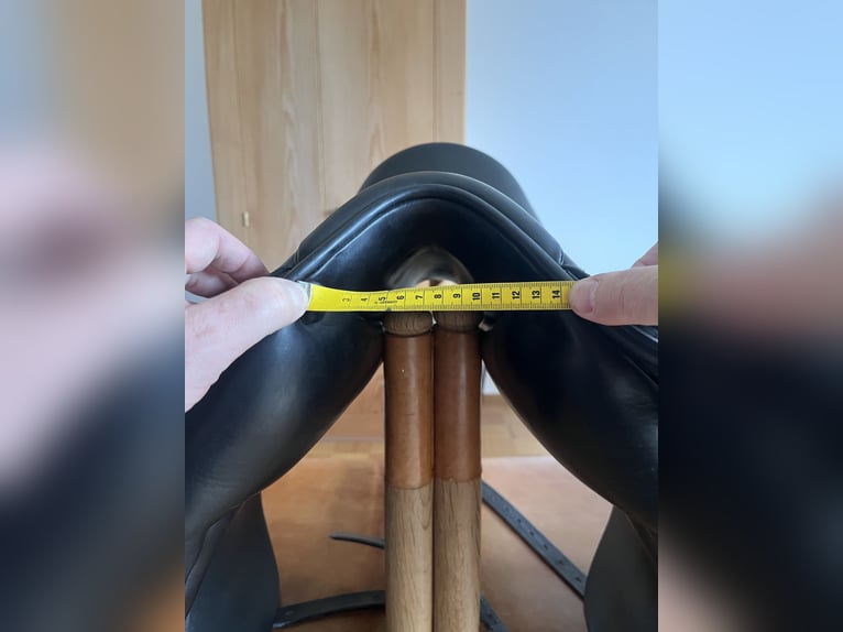 Dressursattel Amerigo Cervia II Schwarz 17,5 / 4 (wie neu!)