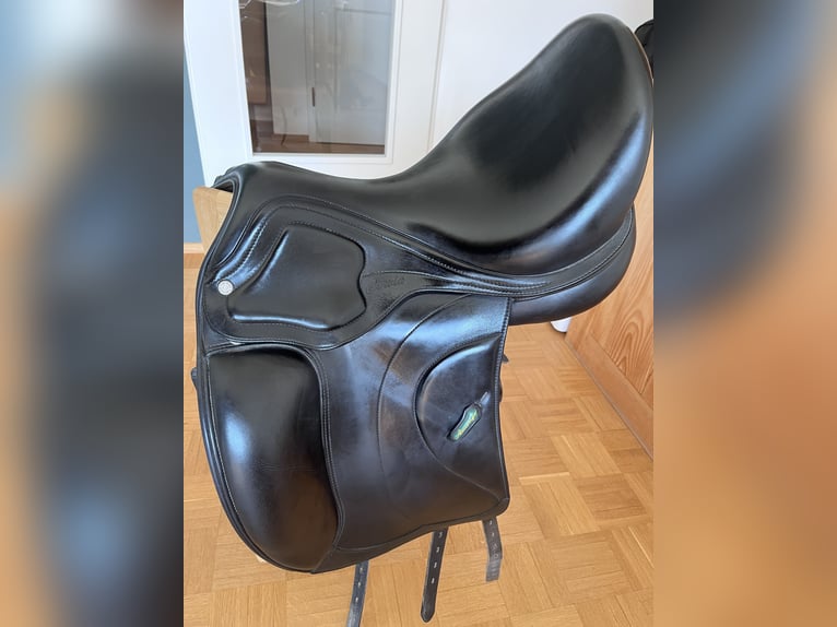 Dressursattel Amerigo Cervia II Schwarz 17,5 / 4 (wie neu!)