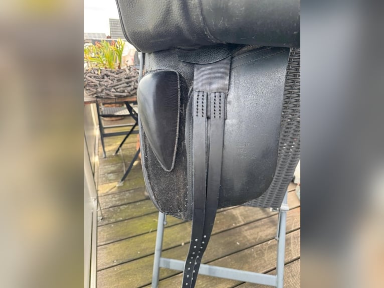 Dressursattel der Marke Nicalex