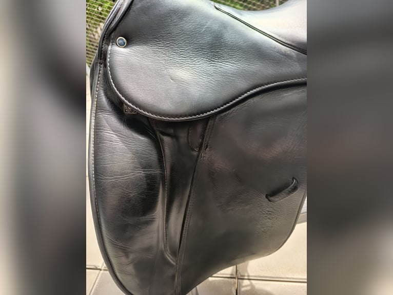 Dressursattel der Marke Stübben, Modell Maestoso