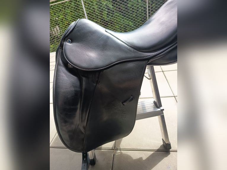 Dressursattel der Marke Stübben, Modell Maestoso