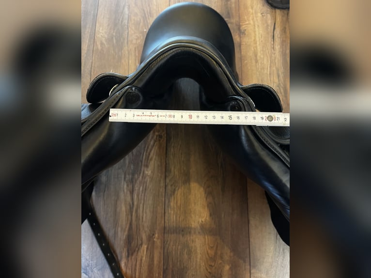 Dressursattel , Equiline Elite E7, 17“