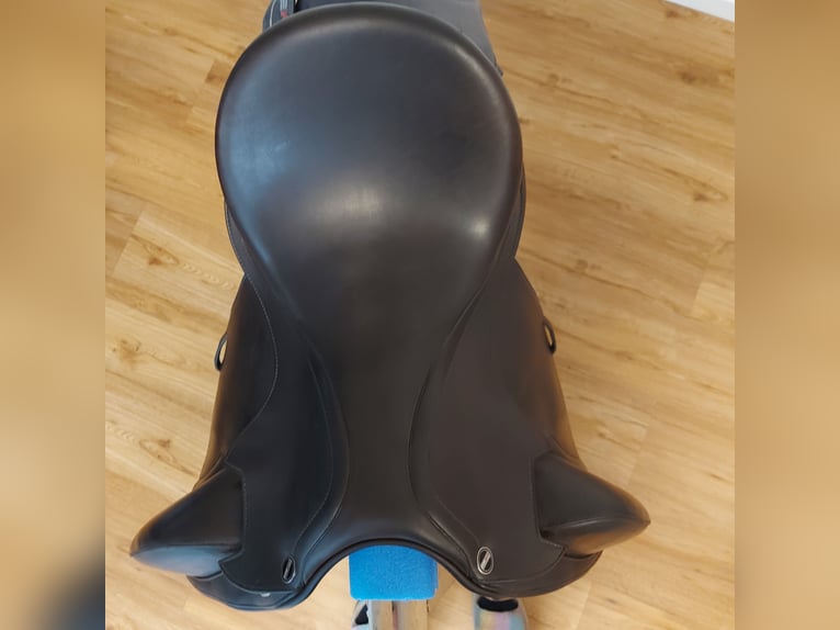 Dressursattel Erreplus Vittoria 17 Zoll Monoblatt braun