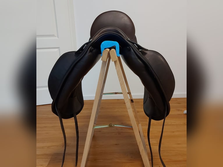 Dressursattel Erreplus Vittoria 17 Zoll Monoblatt braun