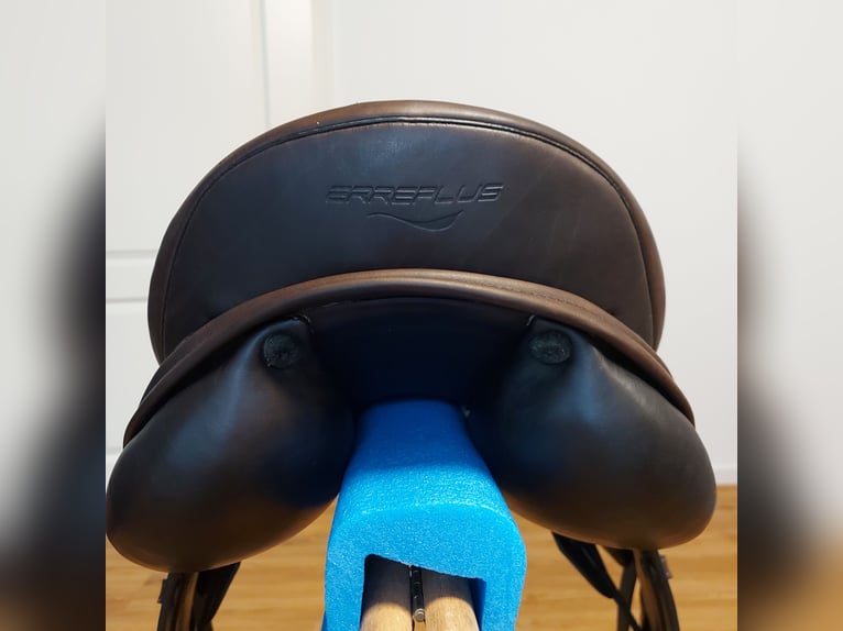 Dressursattel Erreplus Vittoria 17 Zoll Monoblatt braun