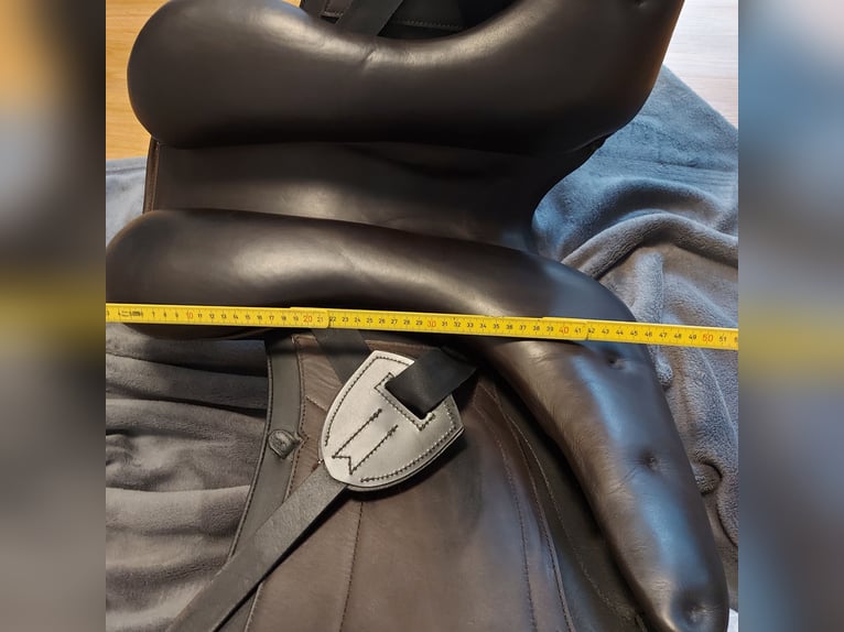 Dressursattel Erreplus Vittoria 17 Zoll Monoblatt braun