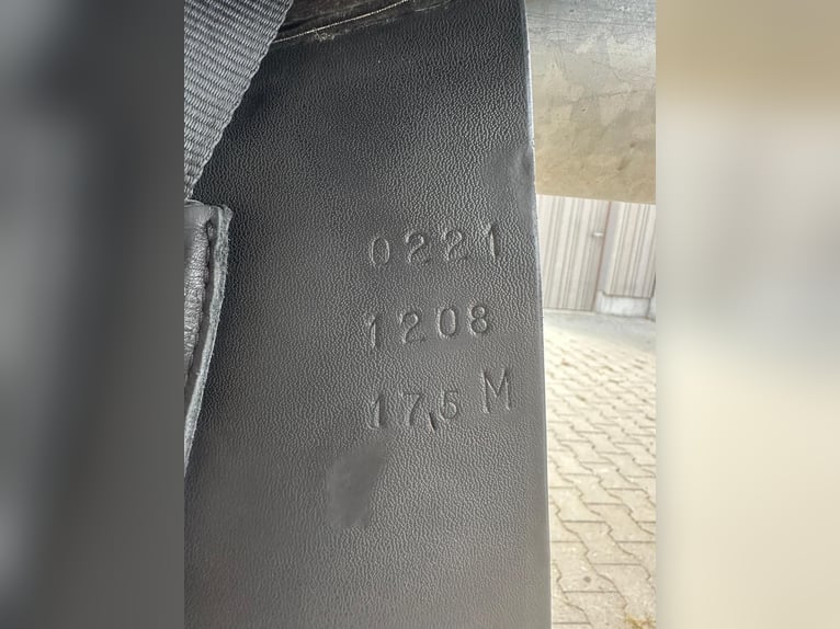 Dressursattel Farrington – selten benutzt inkl. Glitzer-Steigbügelriemen
