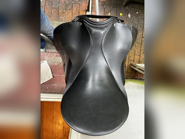 Dressursattel HÖPFNER : Ahlerich Edit. Ingrid Klimke : 17 Zoll / 33 KW (neuwertig)