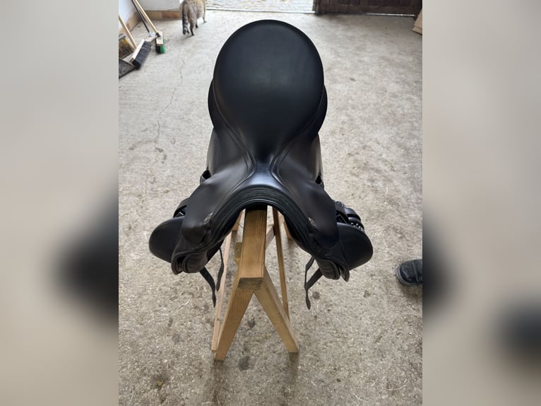 Dressursattel Karl Niedersüß Andante 17.5 Zoll Kammer 30cm nahezu neu!