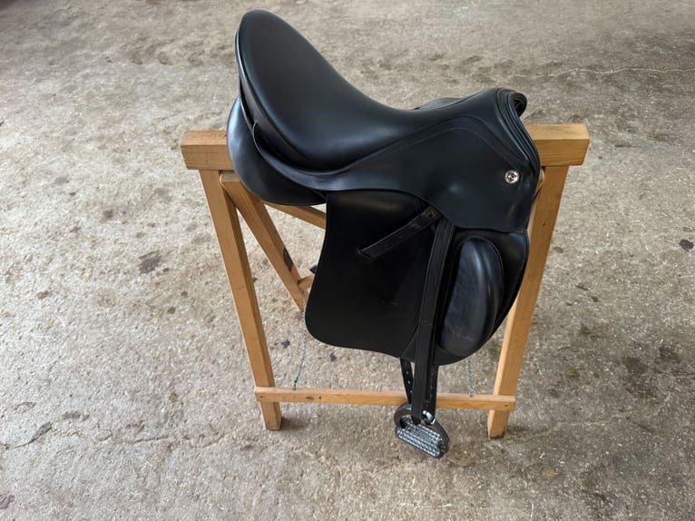 Dressursattel Karl Niedersüß Andante 17.5 Zoll Kammer 30cm nahezu neu!