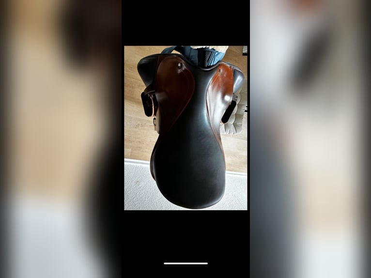 Dressursattel Leonardo Prestige 33 kw 17 Zoll braun