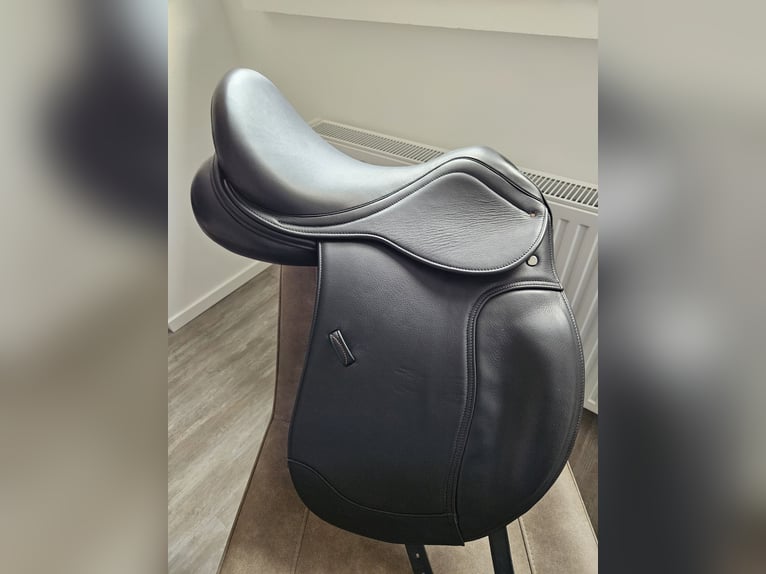 Dressursattel Letek EXCELLENT 17.5 Zoll neuwertig