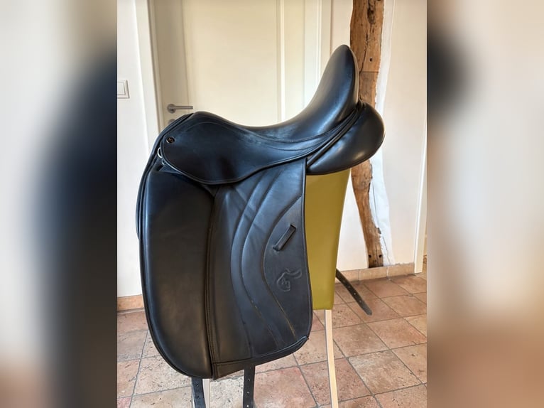 Dressursattel Sankey von AJ, 17,5 Zoll