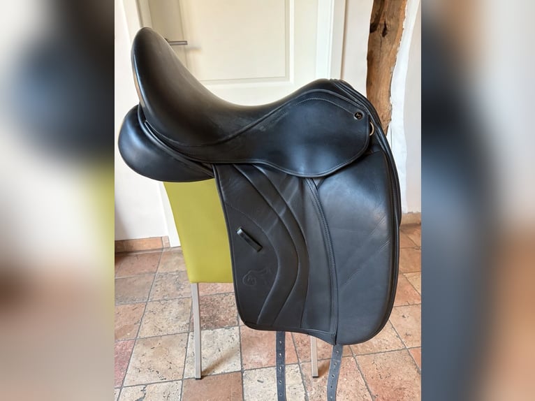 Dressursattel Sankey von AJ, 17,5 Zoll