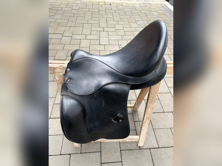 Dressursattel Stübben Virginia   Sitz  17,5 Kammer 30 schwarz