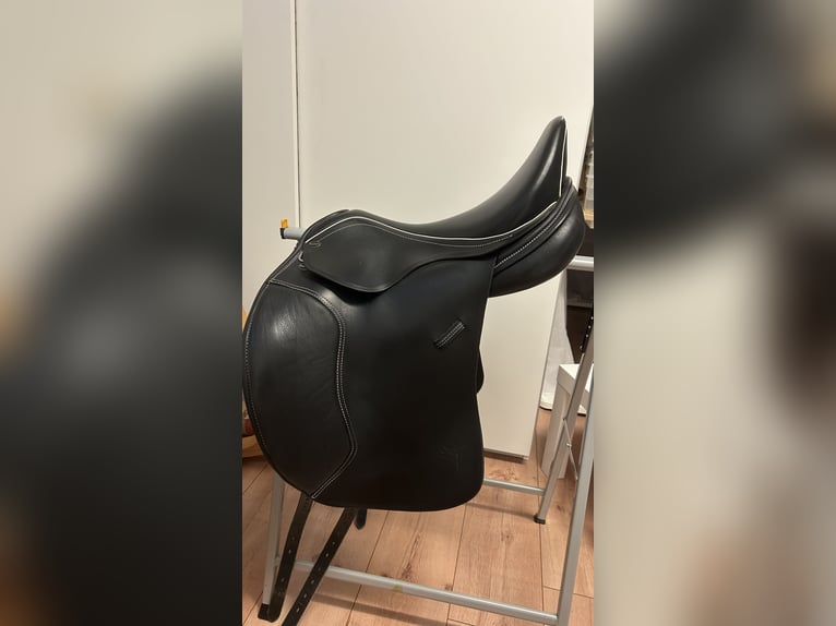 Dressursattel Velicea Kristall  neuwertig