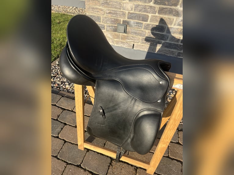 Dressursattel von Passier 17 Zoll