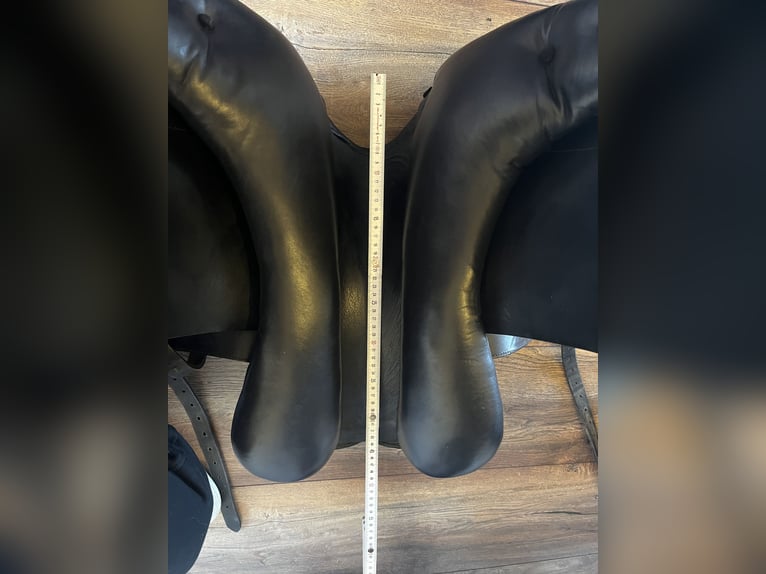 Equiline Dressursattel 17“ M