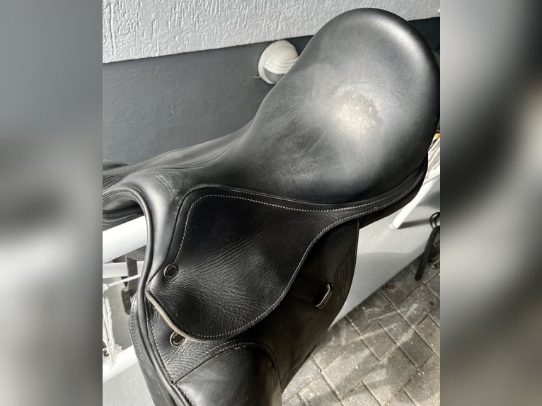 Equiline Dressursattel 17“ M