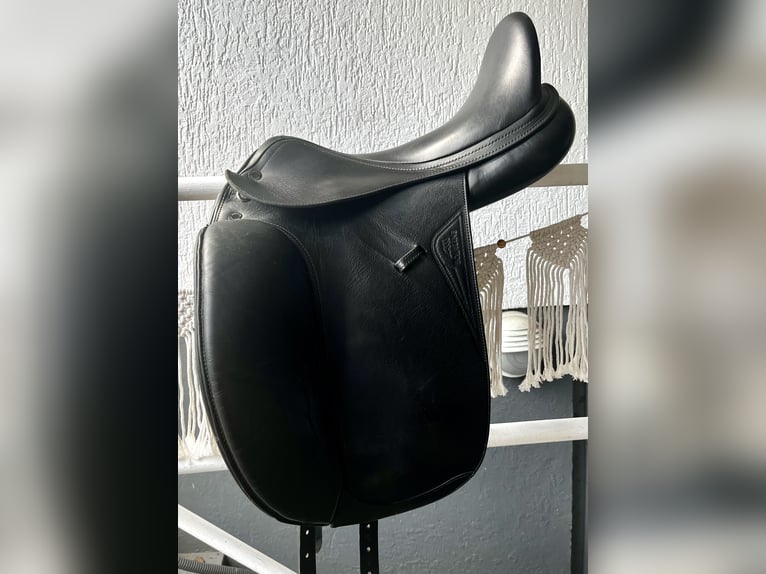 Equiline Dressursattel 17“ M