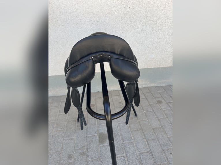 Equinomic Klassischer Dressursattel