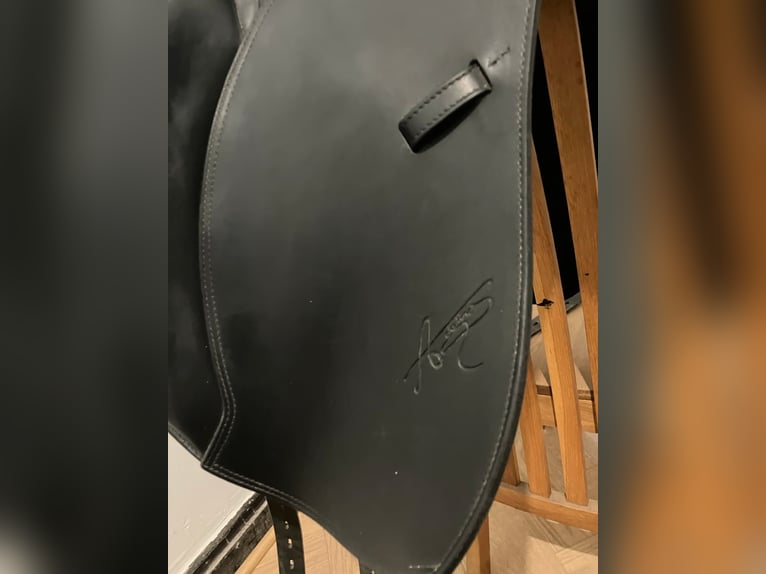 Erreplus Adelinde 18 Zoll Dressursattel Klettpausche