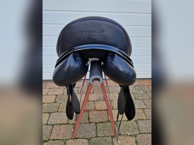 ErrePlus Adelinde Dressursattel 17 Zoll mit Lack, NEUw.