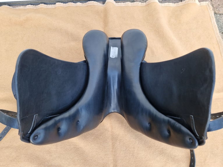 ErrePlus Adelinde Dressursattel 17 Zoll mit Lack, NEUw.