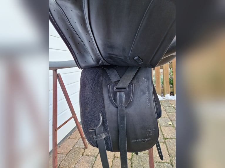 ErrePlus Adelinde Dressursattel 17 Zoll mit Lack, NEUw.