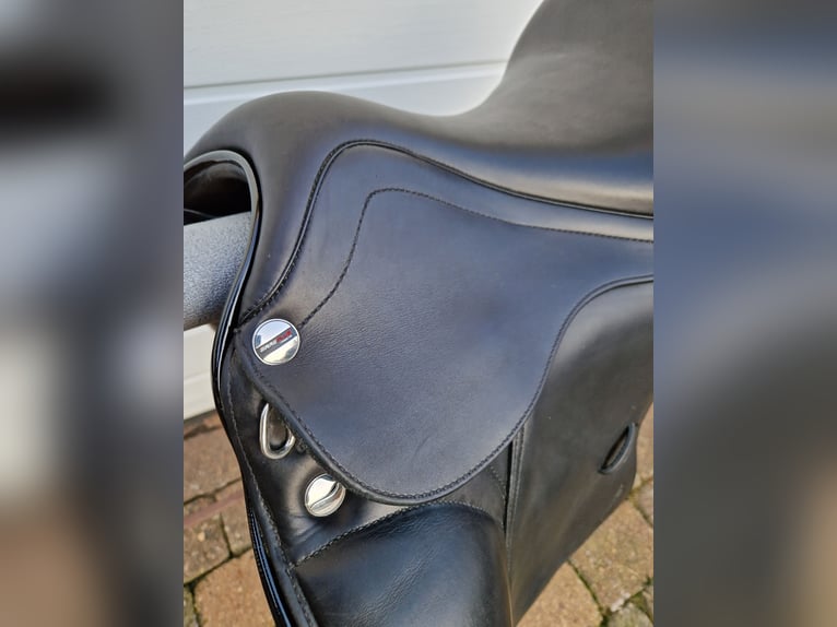 ErrePlus Adelinde Dressursattel 17 Zoll mit Lack, NEUw.