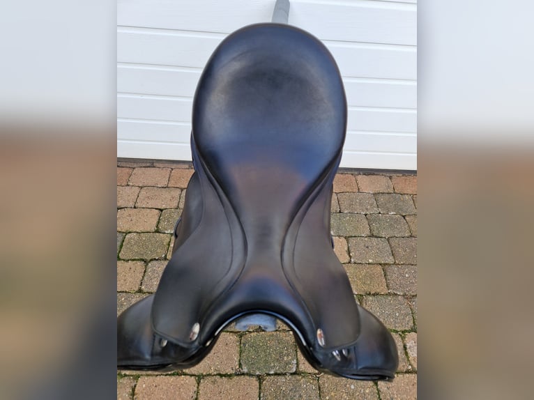 ErrePlus Adelinde Dressursattel 17 Zoll mit Lack, NEUw.
