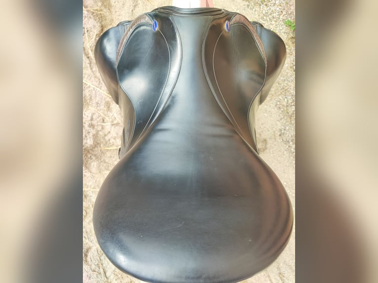 Euroriding Dressursattel 16 Zoll